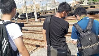 6101次彰化發車經由西部幹線開往二水的DT668蒸氣火車國王+DR3000型六輛二編組柴聯自強號扇庫盛典慶百年活動專列，2154次嘉義發車經由山線開往基隆的八輛二編組EMU700型阿福號區間車