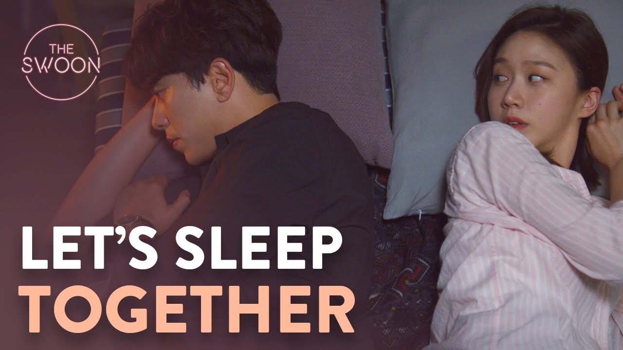Yoon Hyun min and Ko Sung hee sneak looks at each other in bed  My Holo Love Ep 11 ENG SUB