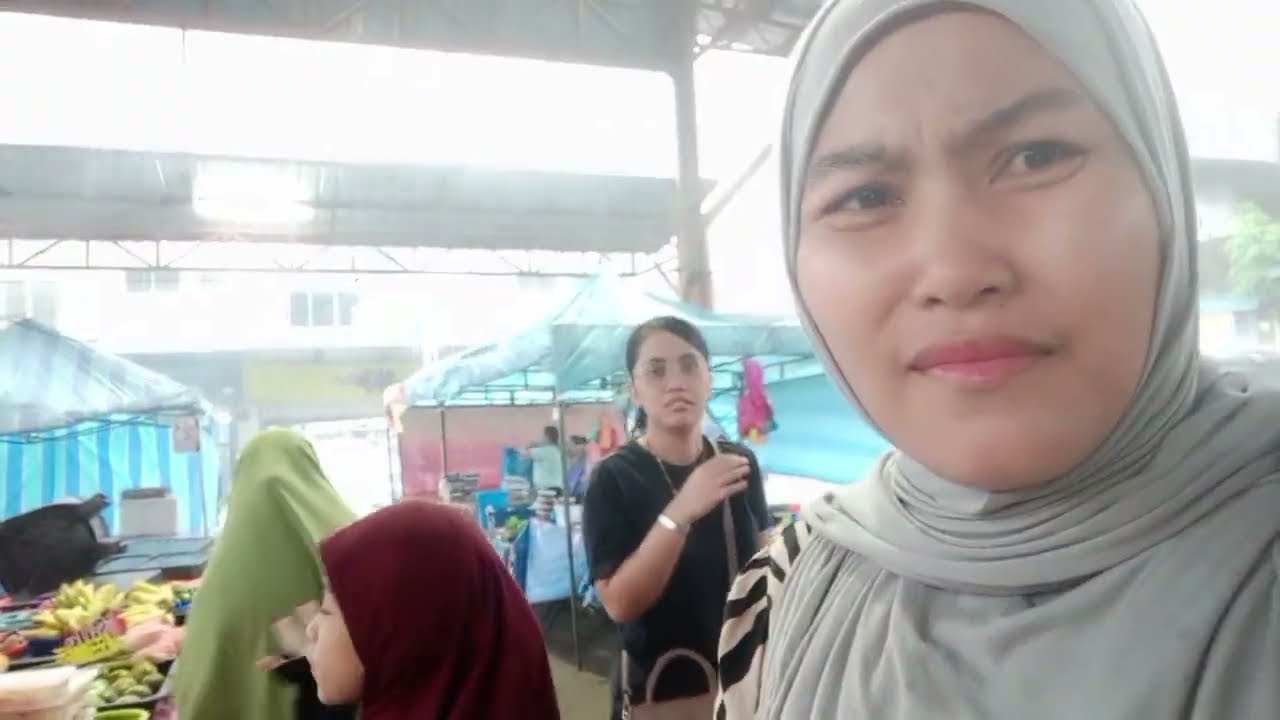 Jalan-jalan Pasar Borneo Johor cari sayur kampung..sampai jek terus hujan lebat