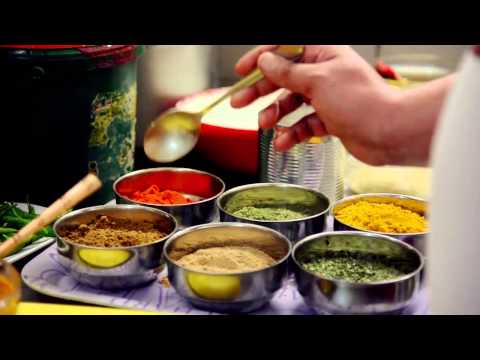 Videó: Hogyan Készítsünk Curry Mártást