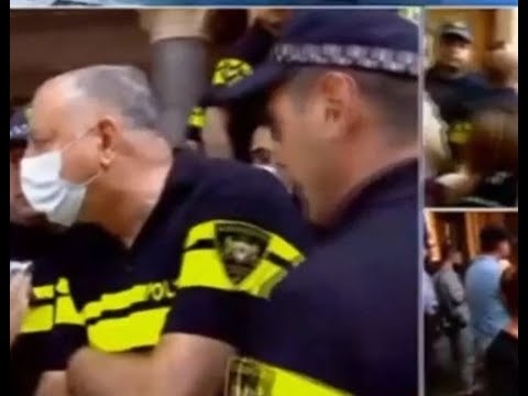 სახედაკარგული ელენე ხოშტარია პოლიციელს თავის გახეთქვით დაემუქრა