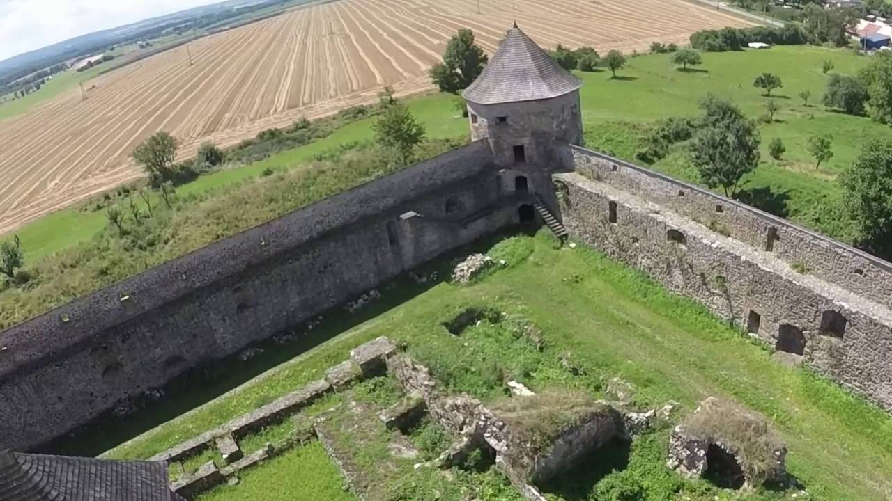 Bzovík Opevnený kláštor