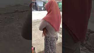 Ketika Cewe Bohay Jajan Gorengan