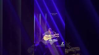 John Mayer plays a Strange Guitar…. #guitar #12stringguitar #johnmayer #liveconcert #musician