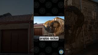 Conxunto arquitectónico na que as súas construcións estan feitas sobre bolos graníticos. #Lobios