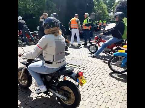 HVN 35 jaar 34e rit 2022! (O)pa Tex Merkelbach (70 jaar)!  Hele stoet binnenkomst lunch Blaricum.