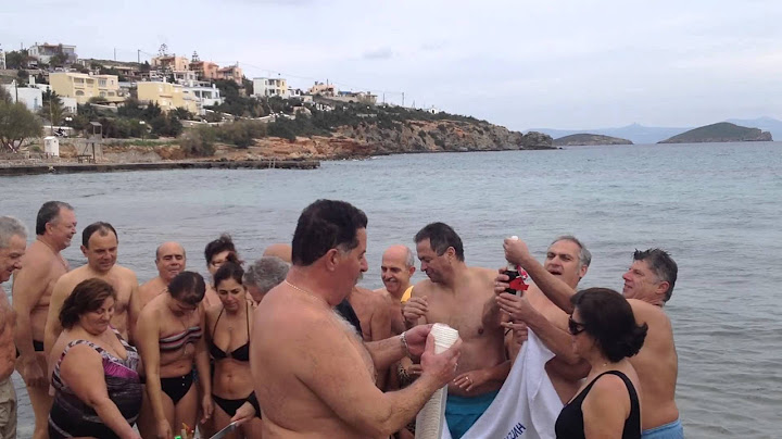 Κοπή της πρωτοχρονιάτικης πίτας από τον Σύλλογο Χειμερινών Κολυμβητών Σύρου