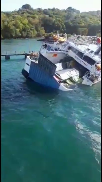 Tenggelam nya KMP dharma rucitra 3 Di pelabuhan padang Bai lembar , 12 juni 2020.