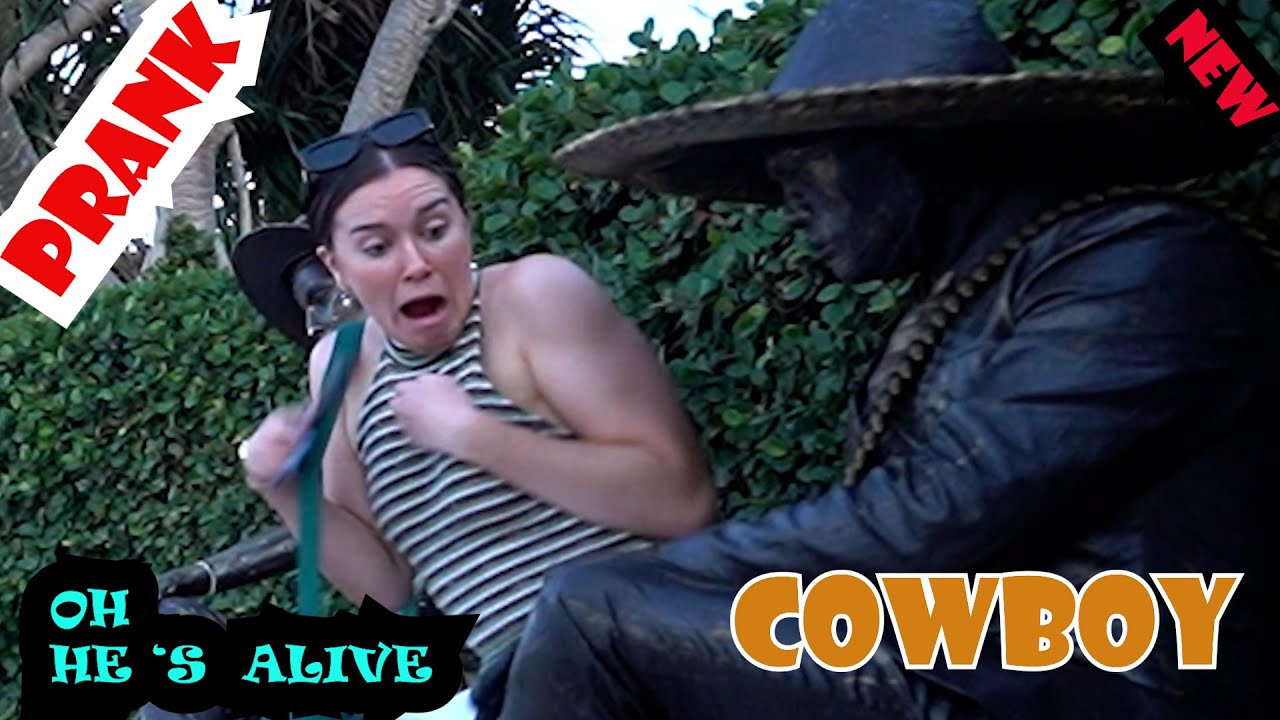 What would you do if it moves? Hahahah statue prank. luco patung