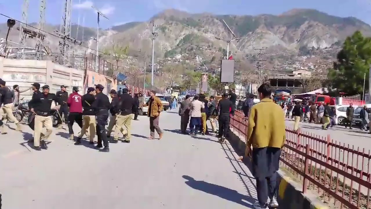 AJK university students protest police lathee charge Schelling Muzaffarabad City campus