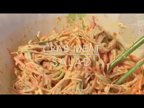 Video: Paano Gumawa Ng Isang Salad Na May Mga Chips At Crab Sticks