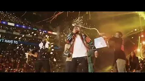 Davido Kissing Chioma on stage