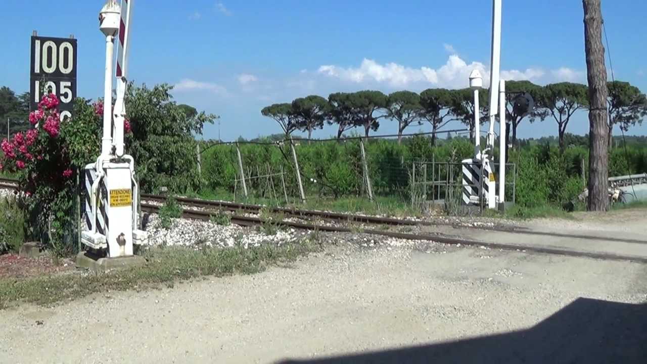 Passaggio a livello vicino a via Ortofiori in HD - Errano (RA) // Level Crossing