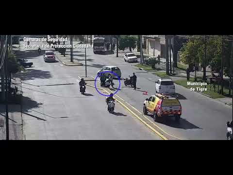 Tigre: una maniobra imprudente provocó un choque entre una moto y un auto, sin heridos