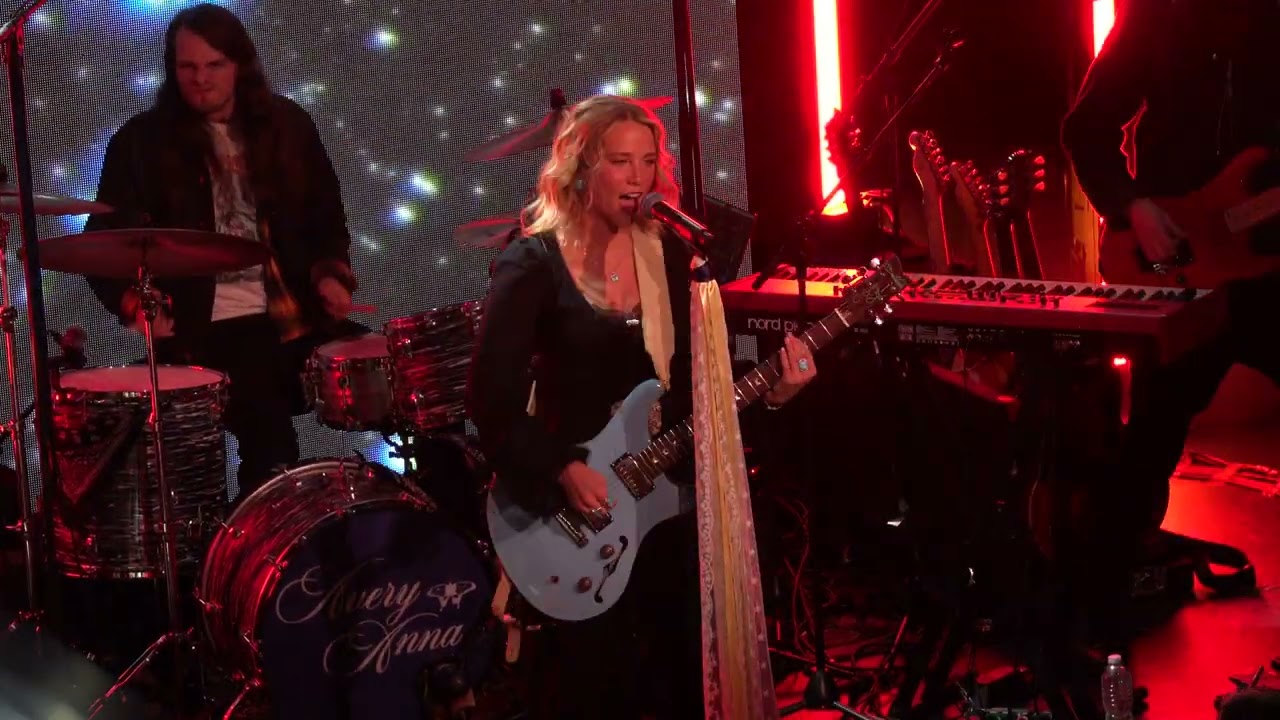 Avery Anna - No More Tears (Ozzy cover), at the Bowery Ballroom in New York, on 12/10/2025