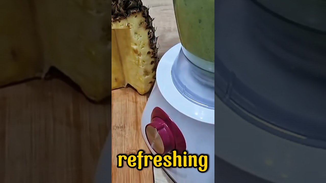 Spinach, Pineapple, and Coconut Smoothie 