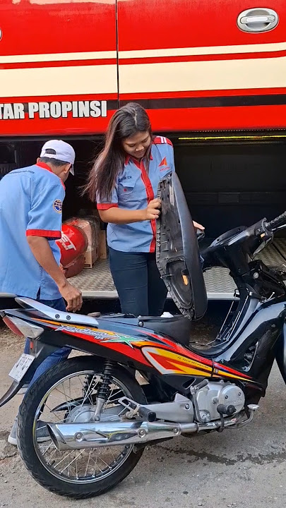 KAK VINDI WANITA HEBAT CO DRIVER BUS AGRA MAS #shorts #codrivercantik #agramas #busmania