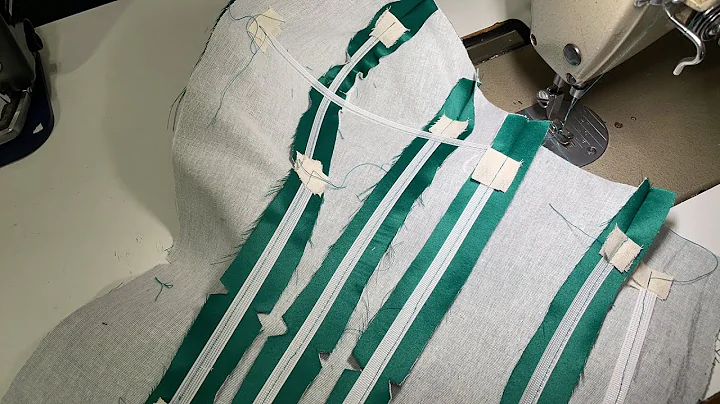 Ensamble de piezas de corset y estructura con vari...