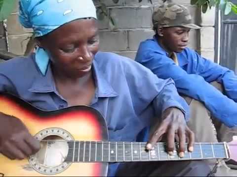 african-woman-plays-guitar-(mugithi-style)