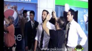 Afridi, Razzaq, Umer, Younus Khan And Shoaib Akhter Playing Cricket At Airport