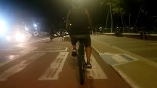 Ciclovia da Orla de João Pessoa a noite (detalhes na descrição)