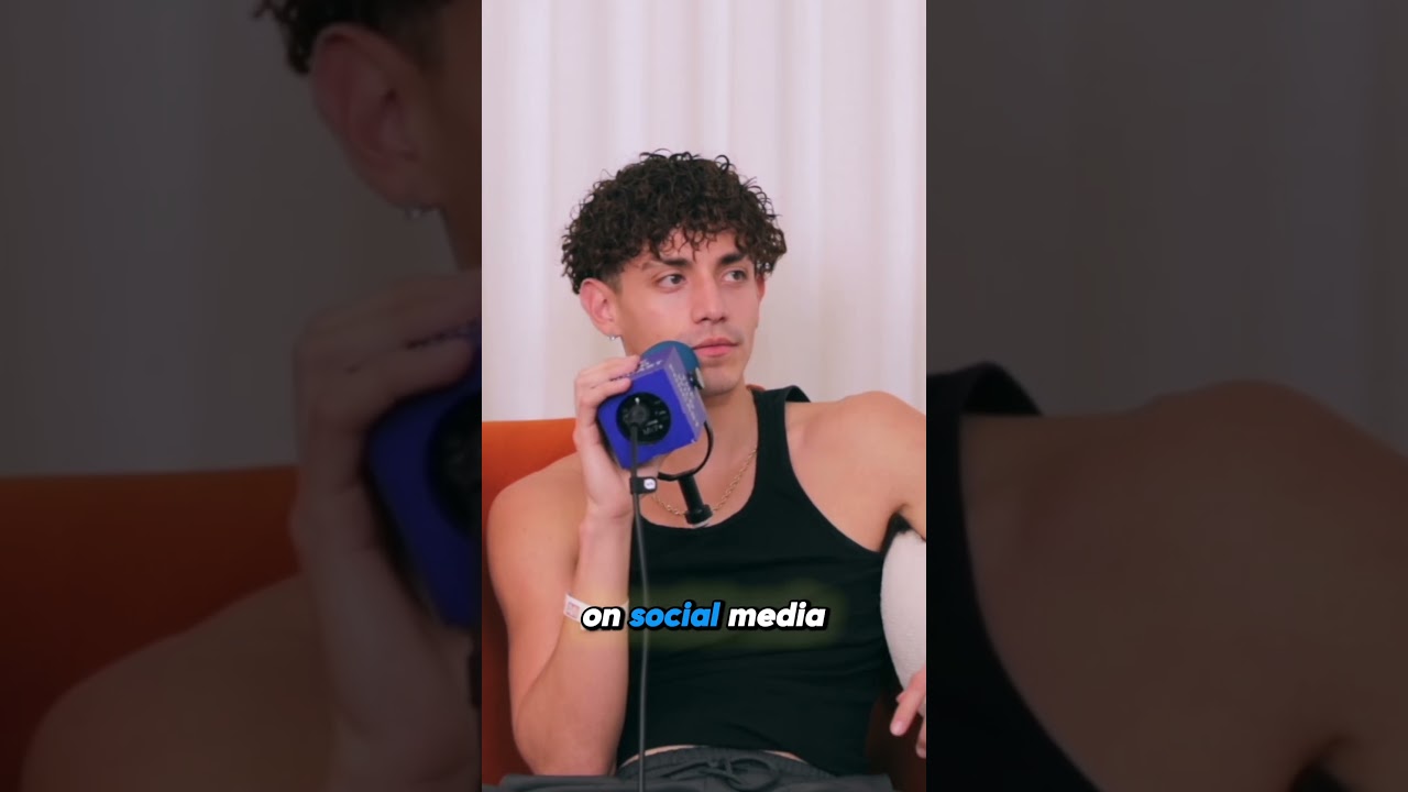 Тейт советует Джулиану воспользоваться предоставленными возможностями.