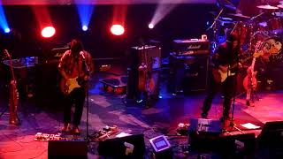 The Breeders - Divine hammer  @ Le Guess Who Utrecht (2/7)