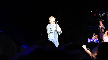 Bon Jovi sings "Hallelujah" Sydney 19/12/2010