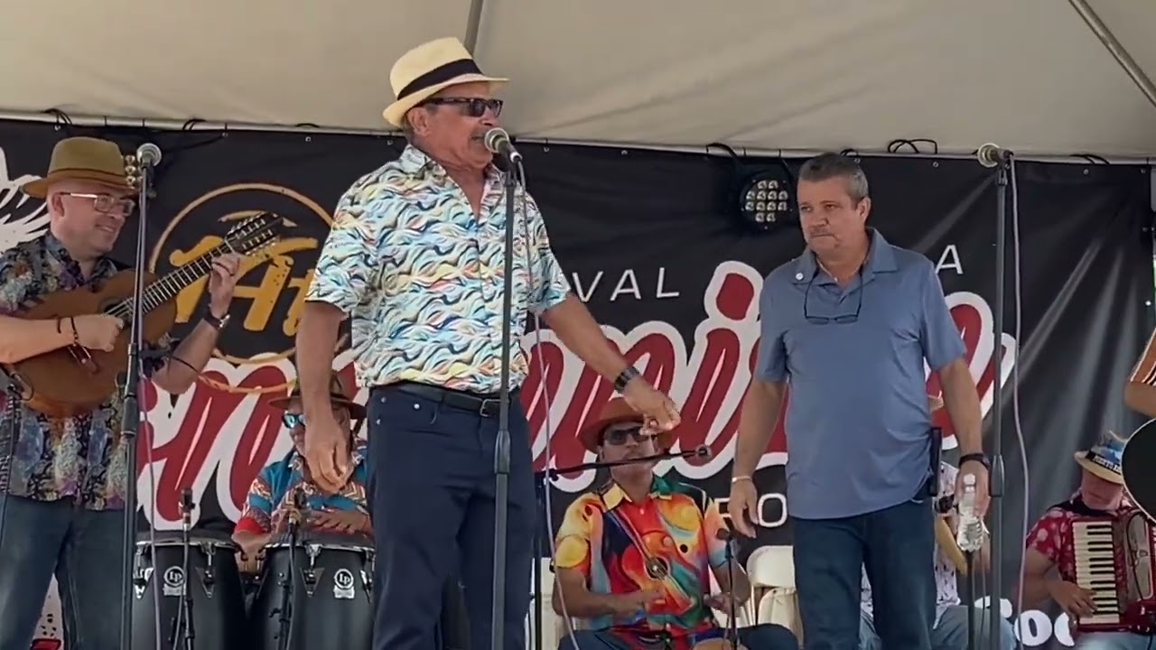 pico a pico en la trova boricua en 14 Festival de la Longaniza