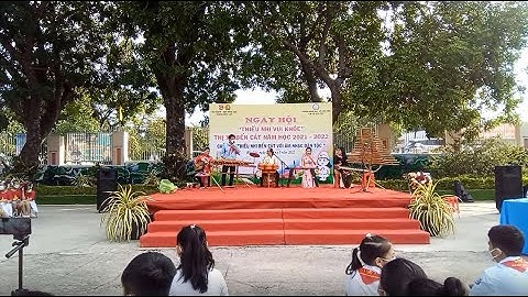 Tại TH Trần Quốc Tuấn - Nhóm Nhạc cụ dân tộc của Thầy Trần Quốc Tuấn thể hiện Đàn Tứ và Đàn Tranh.