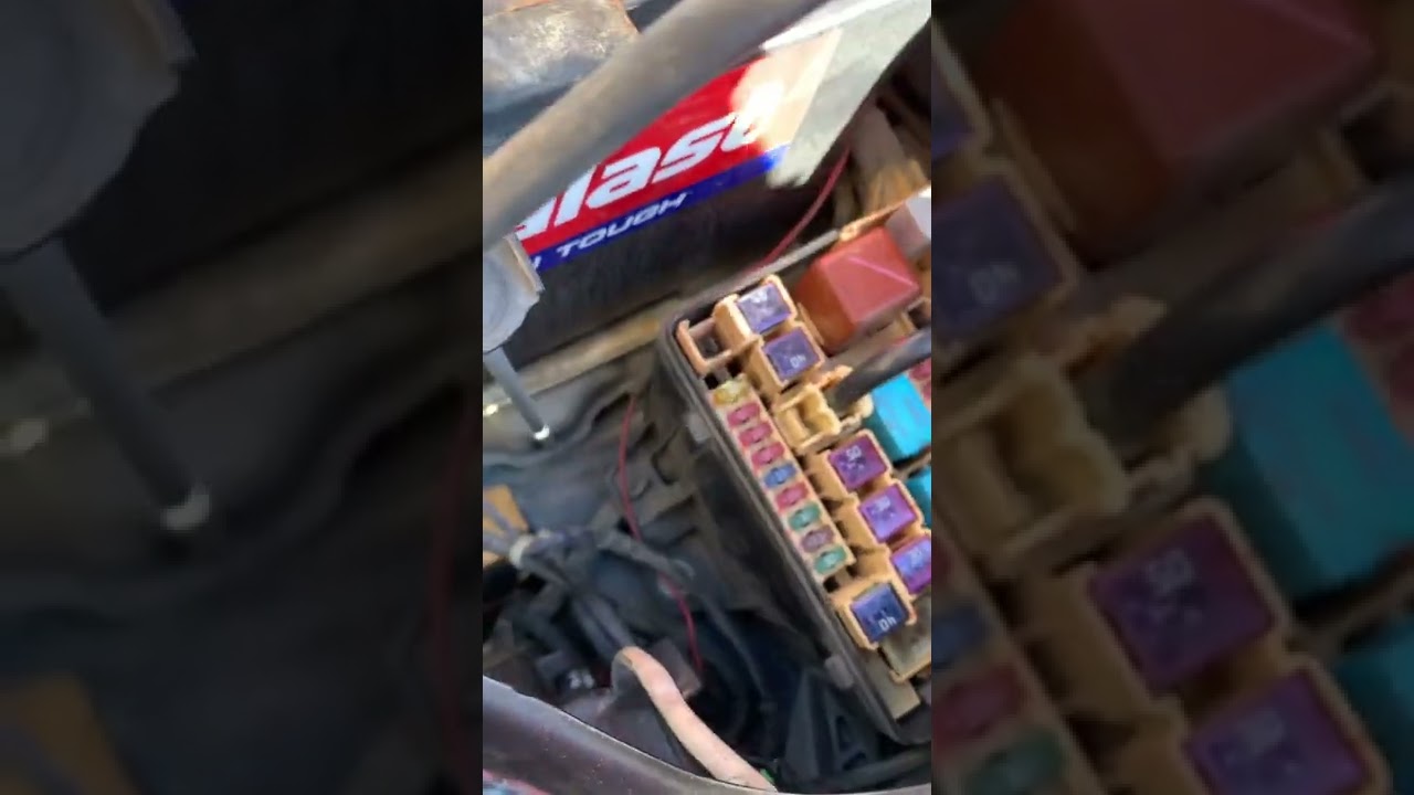 Toyota Scion tC 2008 года выпуска крутит стартер, но не заводится, неисправны предохранители сист...