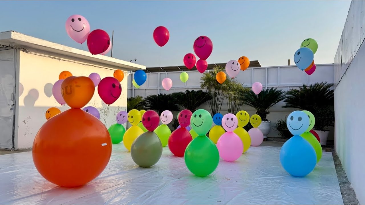 Гелиевые шары со смайликами на больших воздушных шарах. Видео с лопающимся плюшевым мишкой!