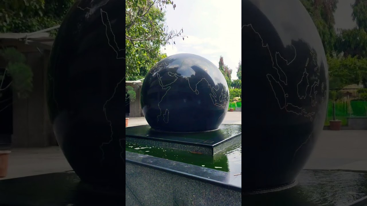 Delhi with beautiful sculpture 