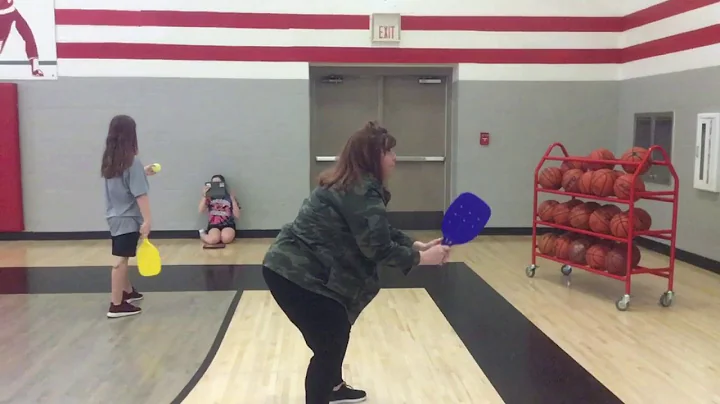 Video of Seagroves performing the pickleball serve