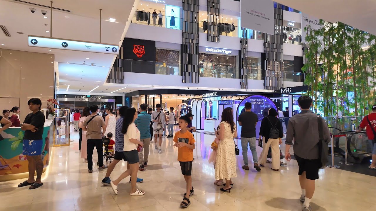 Vietnamese Malls Are on Another Level! Saigon Centre Walk