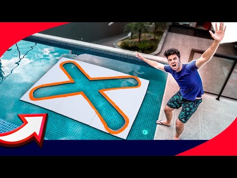 PULANDO DENTRO DE FORMAS IMPOSSÍVEIS E BIZARRAS NA PISCINA! - Desafio