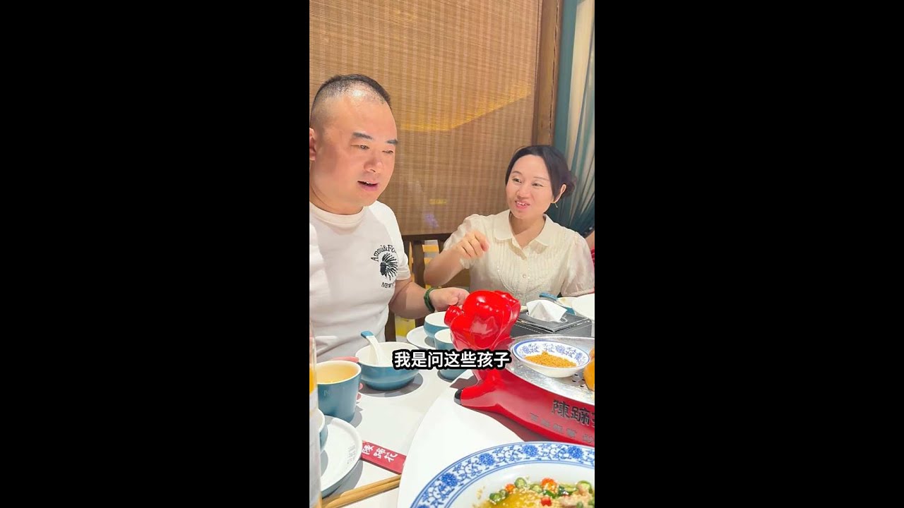 侄儿和妈妈来重庆玩,今天邀请他们一起吃饭,太高兴了 - YouTube