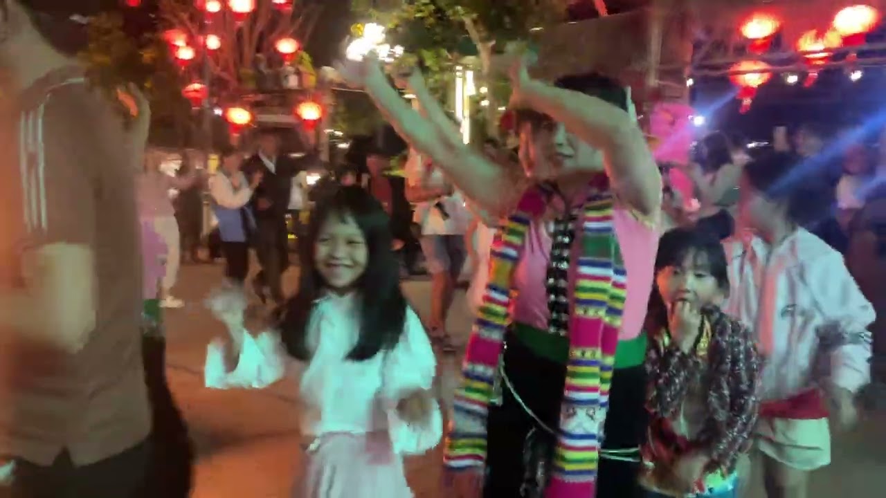 Đốt lửa trại tại Làng sinh thái Eva Village - Gia Nghĩa Đắk Nông