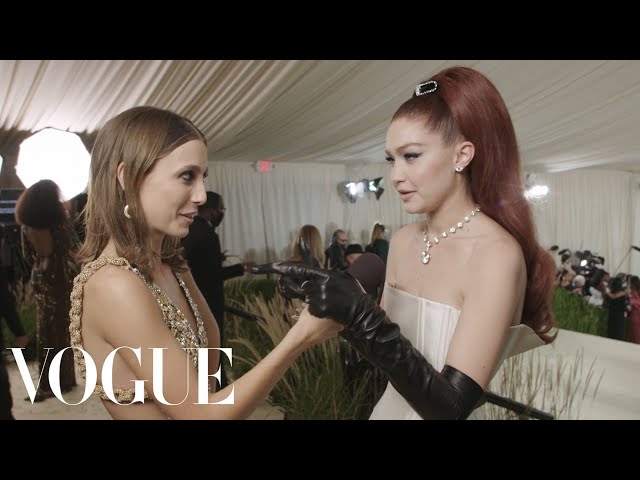 Every Emma Chamberlain Met Gala Moment That Made Her an Icon, From Jack  Harlow to Gigi Hadid