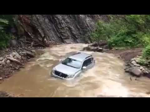 ყოჩაღ ტოიოტას,  ვედის ხეობა, სვანეთის მთები, მდინარე ვედურა