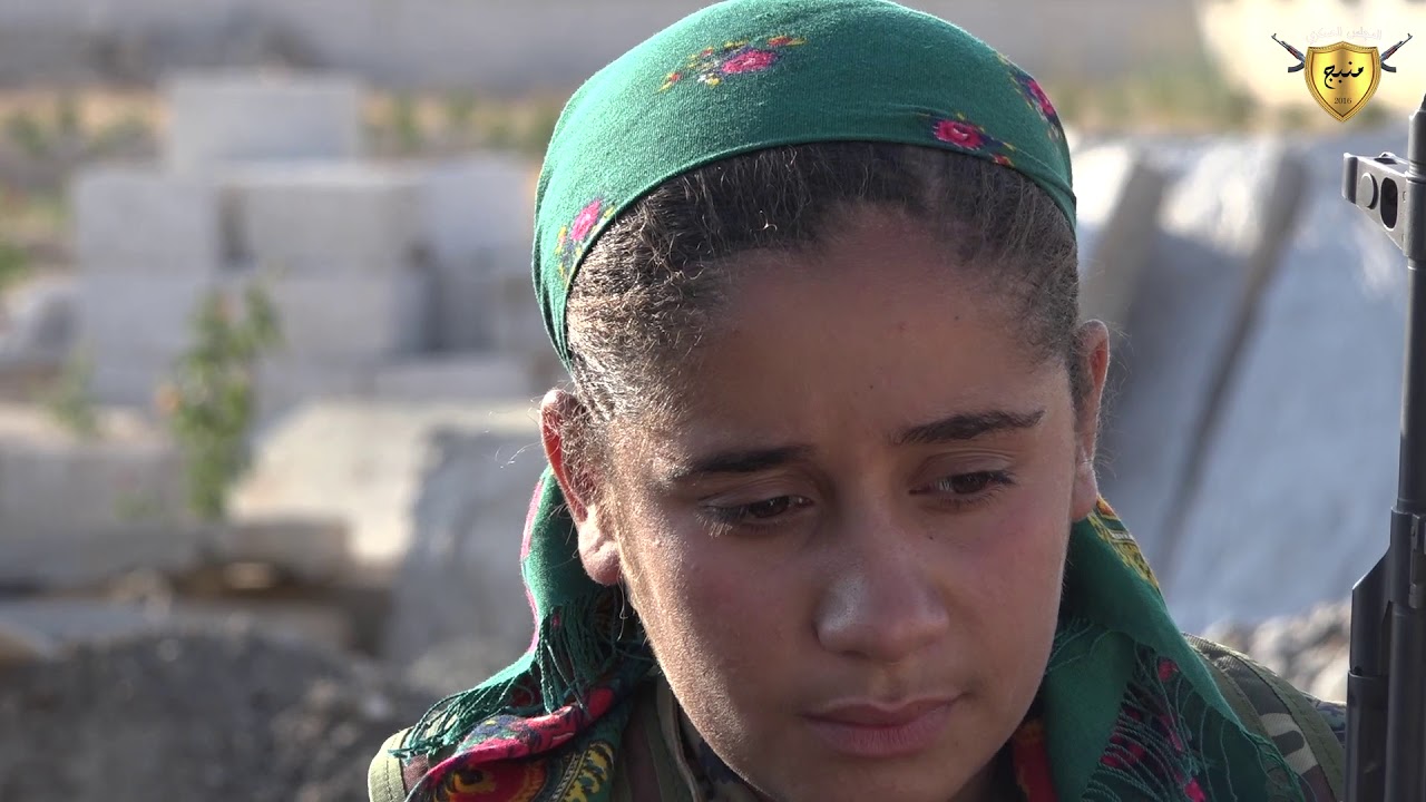 المقاتلات في مجلس منبج العسكري تزرن مقبرة الشهداء في مدينة منبج 16/7/2018