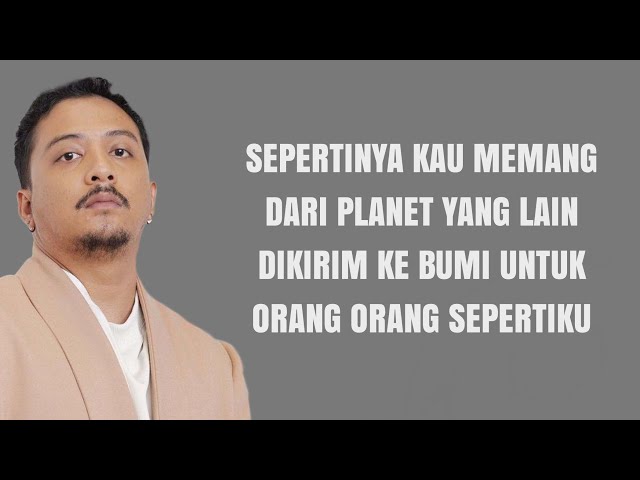 Lirik Lagu Viral Sepertinya Kau Memang Dari Planet Yang lain - Sal Priadi - Dari Planet Lain class=