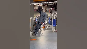 Michael Myers Gym Prank 🎃 #michaelmyers #gym #prank