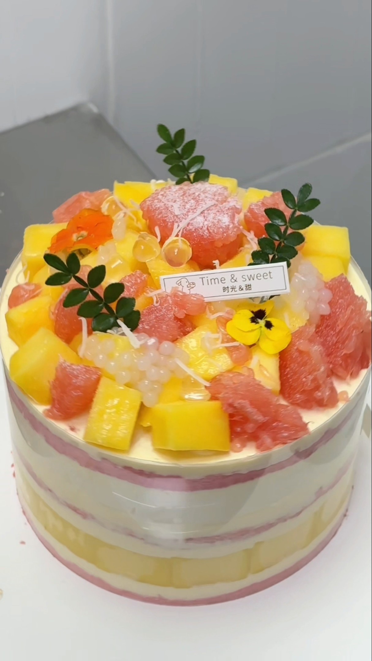 Follow  to make cakes. Love baking and love life. Tag your dining partner and treat you to a cake.