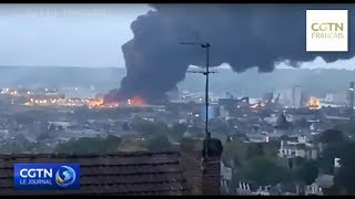 Une usine chimique à Rouen en proie aux flammes et à la fumée