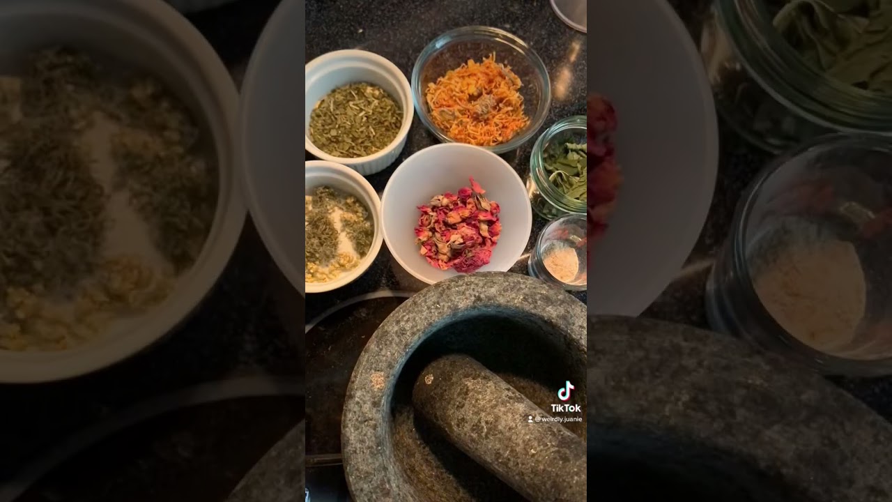 A new kind of burn blend 🔥🤕 #herbs #herbalist #poultice