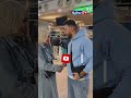 انهارت ومقدرتش تسيطر على دموعها بنت بتودع خطيبها فى المطار قبل سفره إزاى بتحبه كده