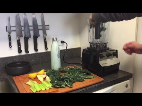 how-to-make-a-green-smoothie-with-vitamix-blender