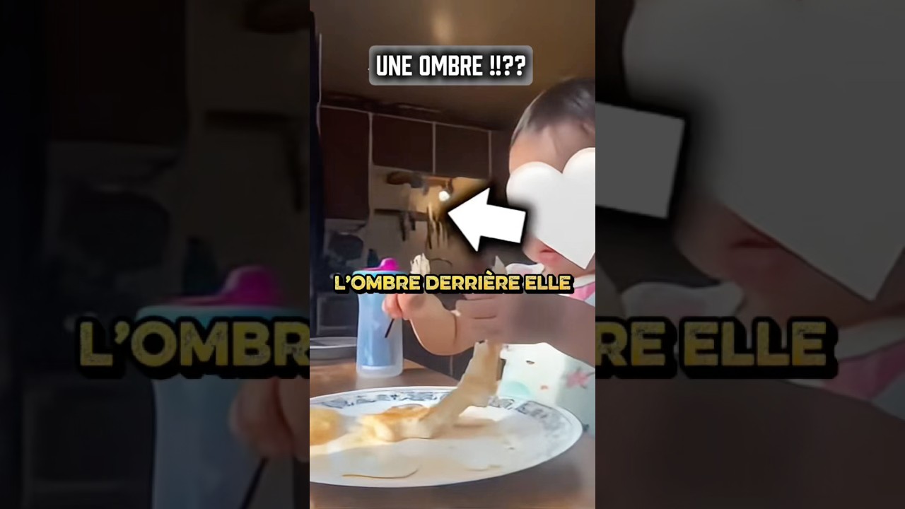 👧 Une ombre passe derrière la fillette 😨🏚️