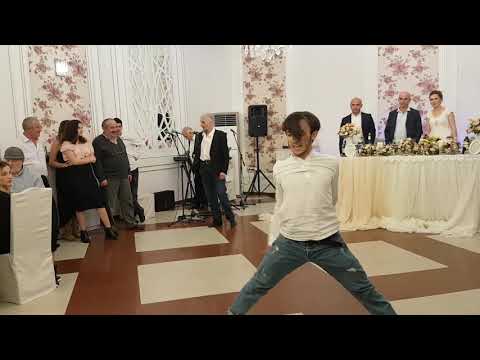 კახაბერის ცეკვა შვილებთან და მოსწავლეებთან ერთად მარეხის ქორწილში